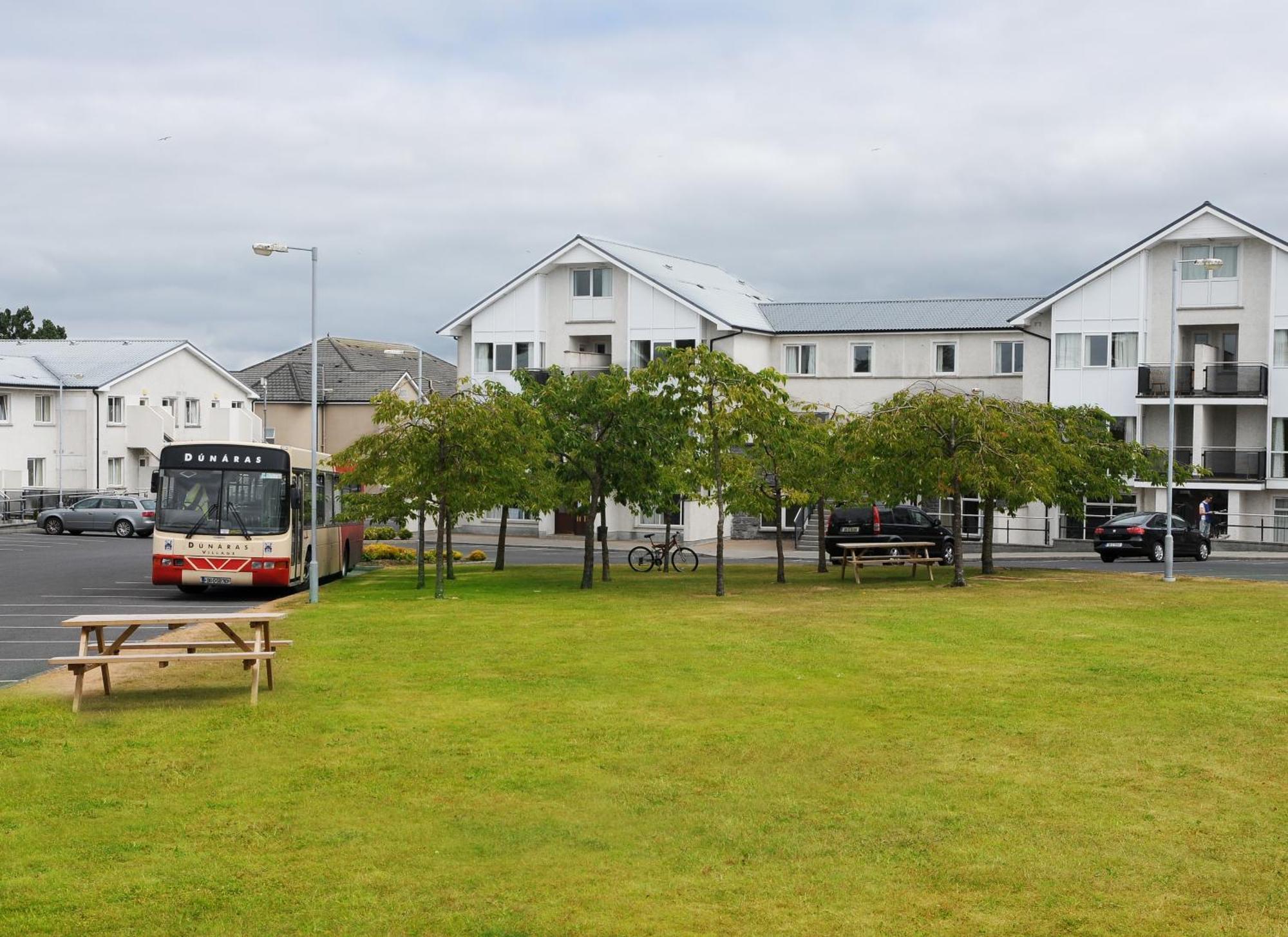 Dunaras Holiday Village ゴールウェイ エクステリア 写真